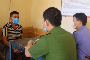 Nguyễn Hữu Tuyên tại cơ quan công an. Ảnh: Công an Vĩnh Phúc