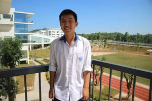 Vũ Ngọc Bình, học sinh lớp 12A1, Trường THPT Chuyên Vĩnh Phúc đang tích cực ôn tập để cụ thể hóa giấc mơ “đổi màu” huy chương trong kỳ thi tới