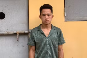 Đối tượng Ma Bá Hùng tại cơ quan Công an. Ảnh: Công an huyện Lâm Bình cung cấp