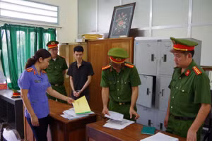 Cơ quan Công an khám xét nơi làm việc của Bạch Hồng Phương