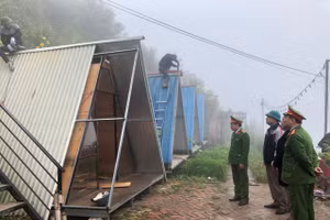 Tháo dỡ 10 công trình xây dựng trái phép của hộ ông Mạc Trường Giang