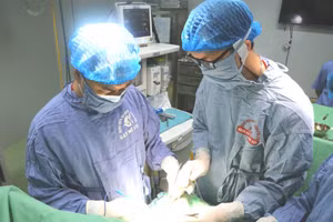 Khoa Ngoại Thần kinh, BVĐK tỉnh Phú Thọ thực hiện nhiều ca bệnh khó bằng các phương pháp phẫu thuật hiện đại nhất hiện nay.