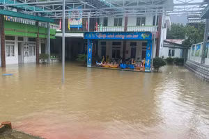 Một trường MN tại TP Hà Giang bị ngập do mưa lũ.