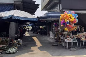 Cổng chợ Hợp Châu.