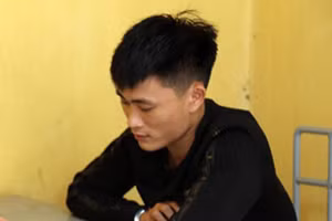 Nghi can Nguyễn Phú Quang tại cơ quan công an