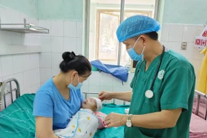 Sau khi được phẫu thuật, sức khỏe bệnh nhi đã ổn định. Ảnh: BVĐK tỉnh Tuyên Quang.