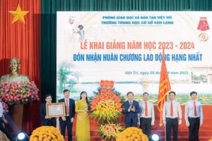 Điểm sáng về dạy học và sử dụng tiếng Anh ở Trường THCS Văn Lang