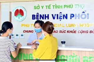 Bệnh viện Phổi tỉnh Phú Thọ là bệnh viện chuyên khoa hạng II, tuyến tỉnh, trực thuộc Sở Y tế tỉnh Phú Thọ, quy mô 200 giường bệnh.