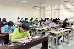 Thí sinh dự thi vào lớp 10 THPT Chuyên Hùng Vương năm học 2023 - 2024.