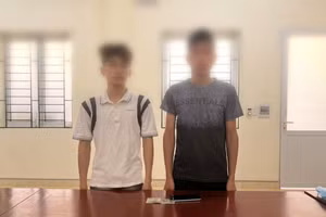 Trực và Nguyễn tại cơ quan Công an. (Ảnh: Công an huyện Mèo Vạc)