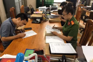 Lái xe Bùi Hải Hồ tại cơ quan công an. Ảnh: Công an tỉnh Tuyên Quang