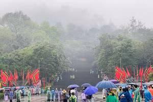 Lễ hội Đền Hùng hằng năm đã trở thành điểm hẹn tâm linh của mỗi người dân nước Việt.