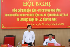 Phó Thủ tướng Chính phủ Trịnh Đình Dũng phát biểu tại buổi làm việc với huyện Yên Lạc, tỉnh Vĩnh Phúc