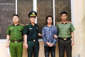 Đối tượng Tuấn bị lực lượng chức năng bắt giữ khi cố gắng nhập cảnh trái phép về Việt Nam. Ảnh: Công an tỉnh Tuyên Quang 