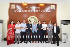 Trường Cao đẳng nghề Việt Xô số 1 tiếp đón và làm việc với đại diện trường Cao đẳng Mokpo (Hàn Quốc).