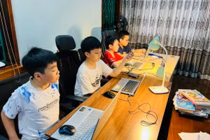 4 học sinh do cô Nguyễn Thị Thu Phương hướng dẫn đạt huy Vàng quốc gia Kỳ thi HKICO 2024.