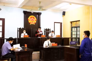 Quang cảnh phiên tòa