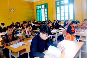 Thành lập trường PTDT Nội trú THCS&THPT huyện Lâm Bình tạo điều kiện thuận lợi cho học sinh địa phương được đi học cấp THPT. 