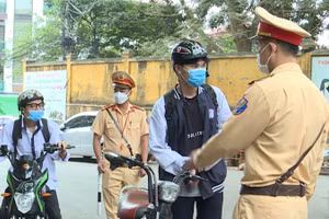 Lực lượng CSGT tăng cường xử lý các trường hợp học sinh vi phạm qui định về trật tự ATGT