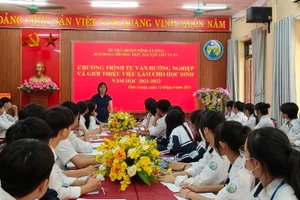 Hoạt động hướng nghiệp cho học sinh luôn được Trường THPT Nguyễn Viết Xuân đặc biệt quan tâm.