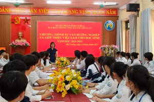 Hoạt động hướng nghiệp cho học sinh luôn được Trường THPT Nguyễn Viết Xuân đặc biệt quan tâm.