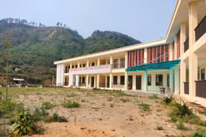 Trường mầm non Sùng Đô được xây dựng khang trang, có giá trị hơn 10 tỷ đồng nhưng chưa thể đưa vào sử dụng.