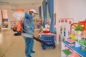 Phun khử khuẩn, đảm bảo an toàn cho học sinh tại Vĩnh Phúc