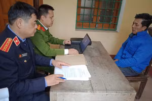 Dương Văn Nhất tại cơ quan điều tra. Ảnh: VKS Tuyên Quang