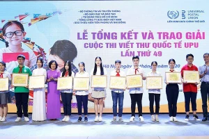 Ảnh tư liệu tại lễ trao giải Cuộc thi viết thư quốc tế UPU lần thứ 49