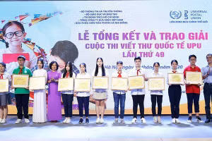 Ảnh tư liệu tại lễ trao giải Cuộc thi viết thư quốc tế UPU lần thứ 49