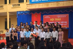 Một buổi tư vấn hướng nghiệp của GS Nguyễn Lân Dũng tại trường THPT Quế Lâm (Đoan Hùng)