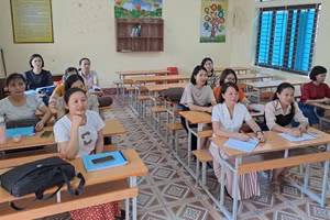 Giáo viên Trường THCS Hạ Giáp tập huấn, tìm hiểu bộ SGK lớp 8 theo Chương trình GDPT 2018.