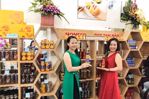 Người Việt chọn mau sản phẩm của Công ty Ong Tam Đảo