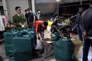 Công an thu giữ số pháo nổ mua bán trái phép. Ảnh: Công an tỉnh Phú Thọ