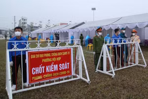 Hình ảnh tại buổi diễn tập điều trị F0 và cách ly F1 tại nhà của TP. Vĩnh Yên