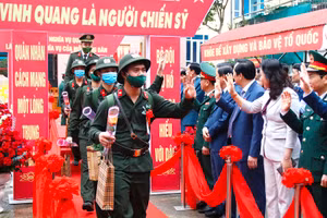 Gần 2.000 tân binh tỉnh Phú Thọ lên đường nhập ngũ. Ảnh: Quốc Đại