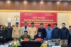 Phú Thọ phối hợp tuyên truyền về trật tự ATGT cho học sinh, sinh viên.