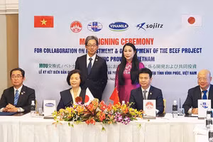 Bí thư Tỉnh ủy Hoàng Thị Thúy Lan chứng kiến lễ ký kết Bản ghi nhớ về hợp tác đầu tư giữa UBND tỉnh Vĩnh Phúc với Tập đoàn SOJITZ