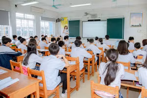 Giờ học của cô và trò Trường THCS Vĩnh Yên