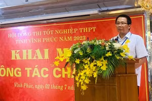 Ông Trịnh Văn Mừng - Trưởng phòng Khảo thí và QLCLGD, SỞ GD&ĐT Vĩnh Phúc báo cáo công tác chuẩn bị chấm thi.