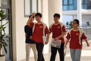 Thí sinh dự thi tại Trường THPT Chuyên Vĩnh Phúc.