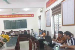 Nhóm giáo viên Trường THCS Vũ Duệ (huyện Lâm Thao) tích cực làm gợi ý đáp án các môn thi vào lớp 10 năm học 2024 - 2025.