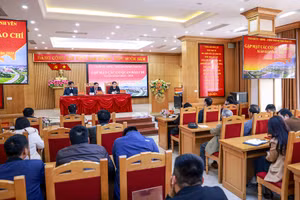 Vĩnh Yên thông tin tới cơ quan báo chí về tình hình kinh tế - xã hội và phát triển giáo dục.