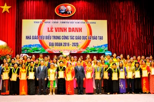 Lãnh đạo tỉnh Hà Giang chúc mừng 178 giáo viên, chiến sĩ biên phòng tiêu biểu