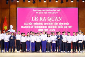  Đoàn học sinh Vĩnh Phúc tham gia kỳ thi học sinh giỏi Quốc gia năm 2023-2024 đạt nhiều thành tích ấn tượng. Ảnh: Trà Hương