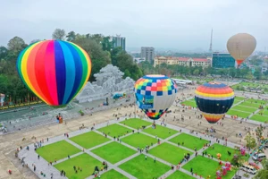 Quảng trường Nguyễn Tất Thành được lựa chọn tổ chức nhiều sự kiện văn hóa, du lịch của tỉnh Tuyên Quang.