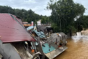 Mưa lớn, nước suối dâng khiến 3 nhà dân tại huyện Quang Bình bị sập