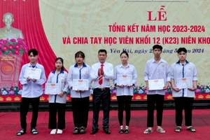 Các học viên có thành tích xuất sắc năm học 2023 - 2024.