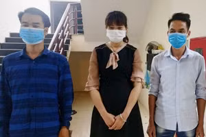 3 đối tượng bị cơ quan công an bắt giữ để điều tra