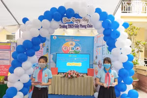 Gian hàng trưng bày giáo dục STEM của Trường THCS Giấy Phong Châu với đề tài “Kích thích tư duy sáng tạo đam mê học Lịch sử qua lập trình phim ảnh và trò chơi thiết kế trên phần mềm”